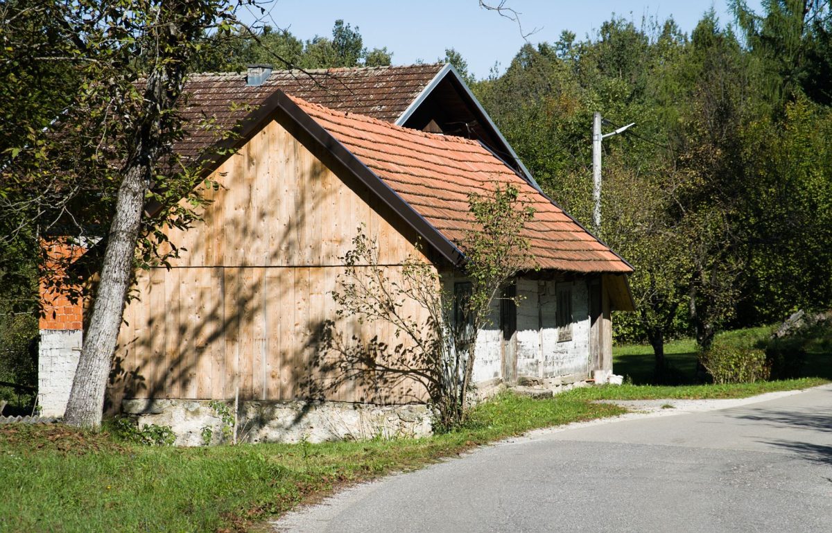 Numerous traditional architecture structures can be found along the route.